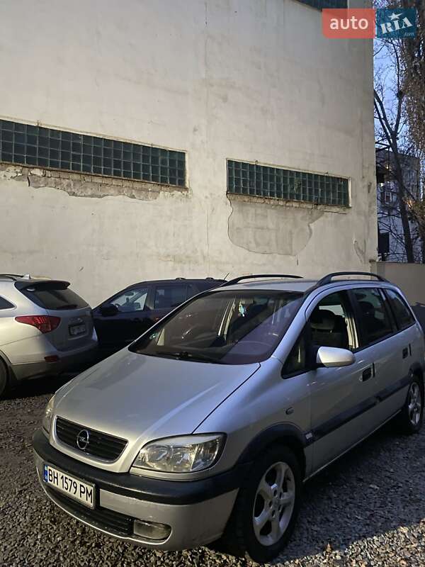 Минивэн Opel Zafira 2002 в 
