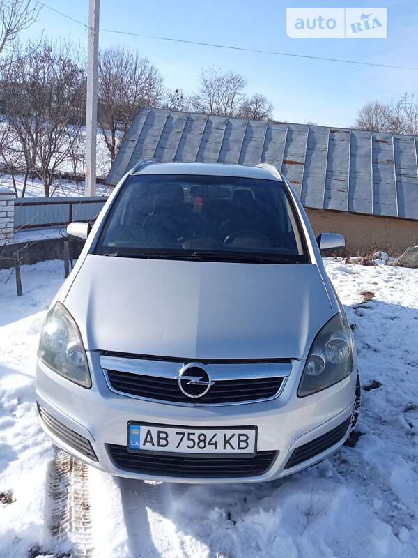 Минивэн Opel Zafira 2005 в Томашполе