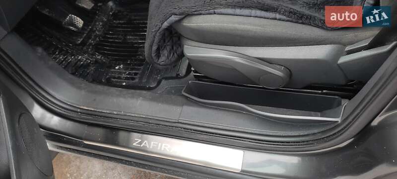 Минивэн Opel Zafira 2012 в Барышевке