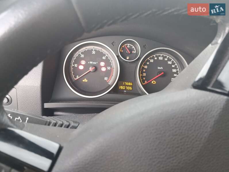 Мінівен Opel Zafira 2013 в Дрогобичі