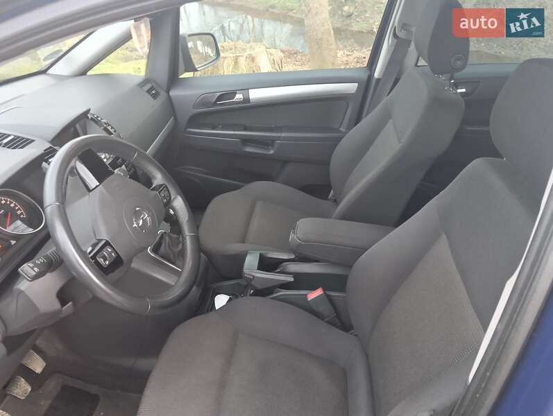 Мінівен Opel Zafira 2013 в Дрогобичі
