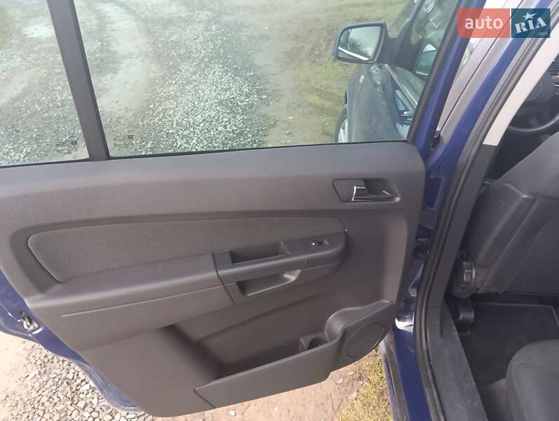 Мінівен Opel Zafira 2013 в Дрогобичі