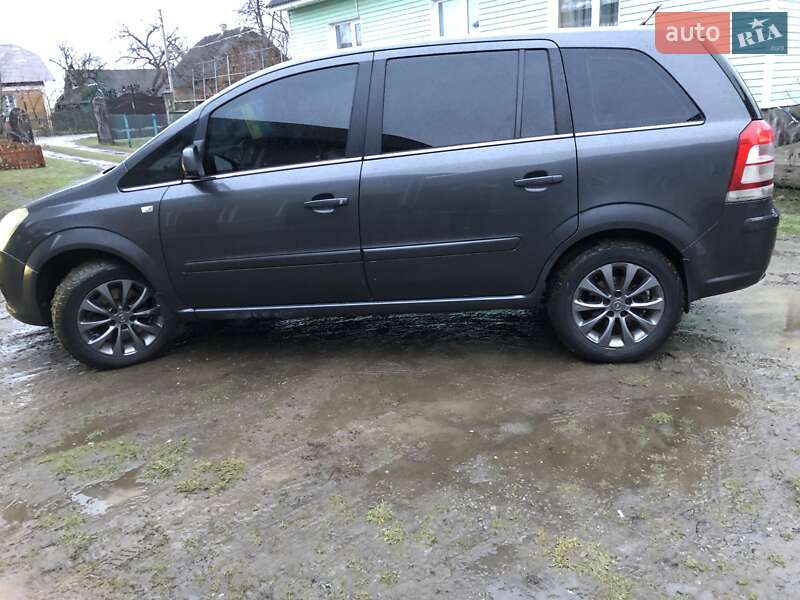 Мінівен Opel Zafira 2010 в Надвірній