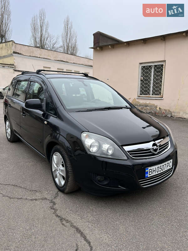 Минивэн Opel Zafira 2014 в Черноморске