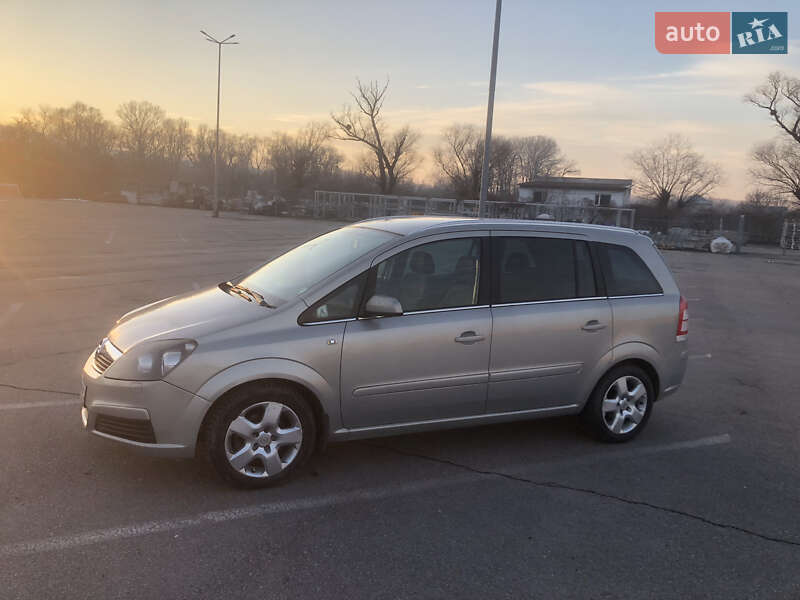 Минивэн Opel Zafira 2007 в Черновцах