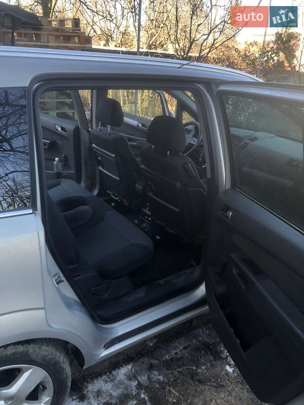 Минивэн Opel Zafira 2007 в Черновцах