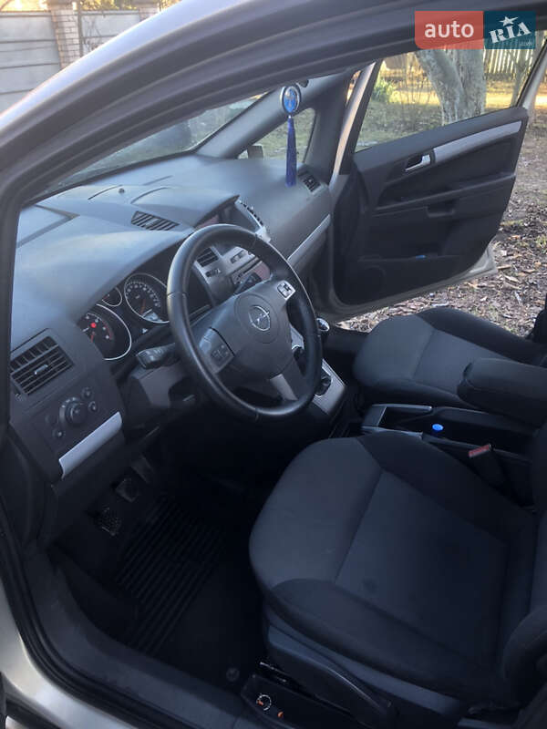 Минивэн Opel Zafira 2007 в Черновцах