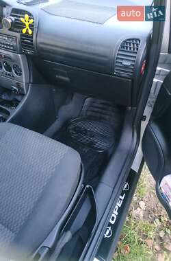 Минивэн Opel Zafira 2003 в Дрогобыче