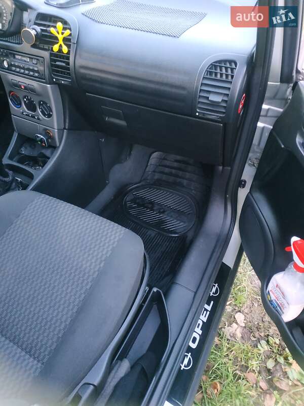 Мінівен Opel Zafira 2003 в Дрогобичі