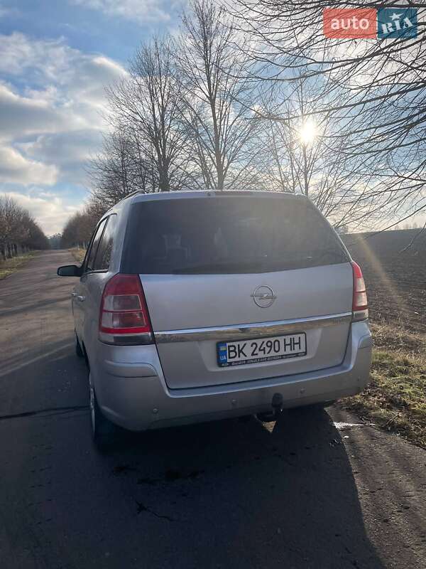 Минивэн Opel Zafira 2008 в Ровно