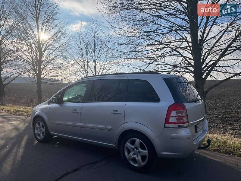 Минивэн Opel Zafira 2008 в Ровно