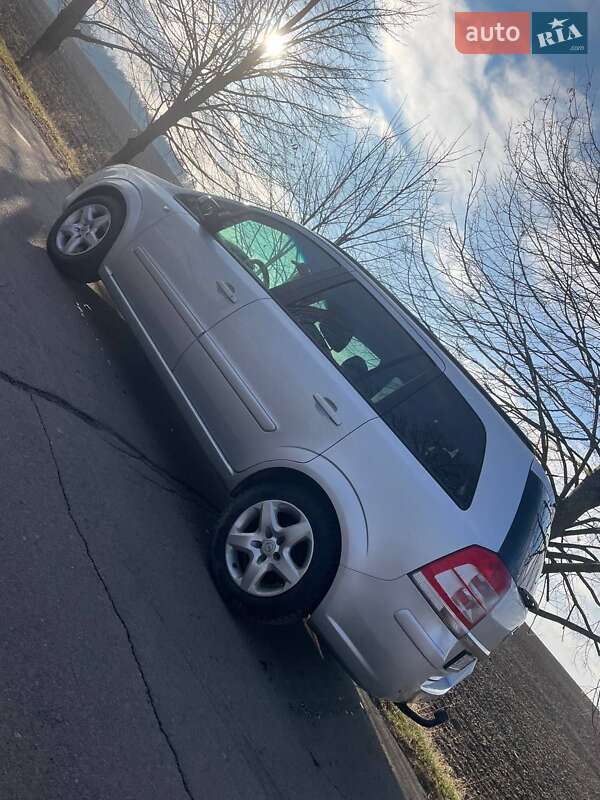 Минивэн Opel Zafira 2008 в Ровно