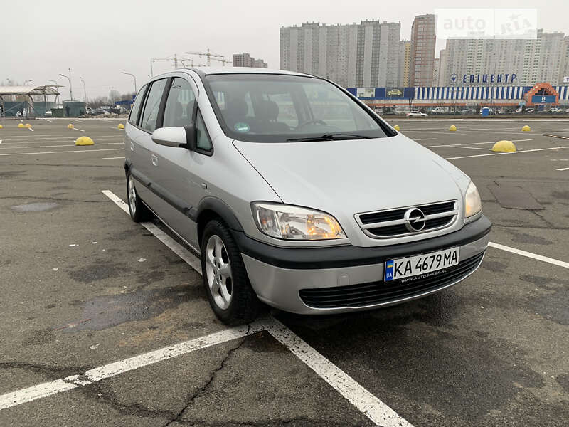 Минивэн Opel Zafira 2003 в Киеве