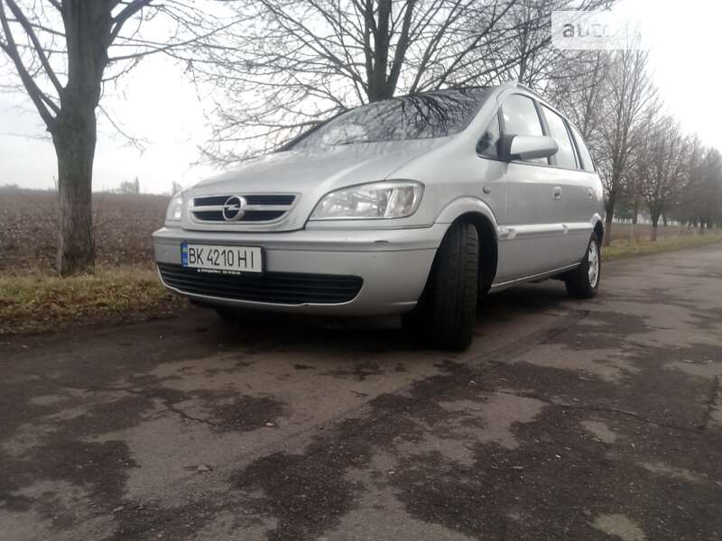 Минивэн Opel Zafira 2005 в Ровно