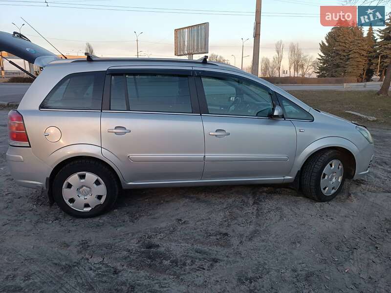 Минивэн Opel Zafira 2006 в Днепре