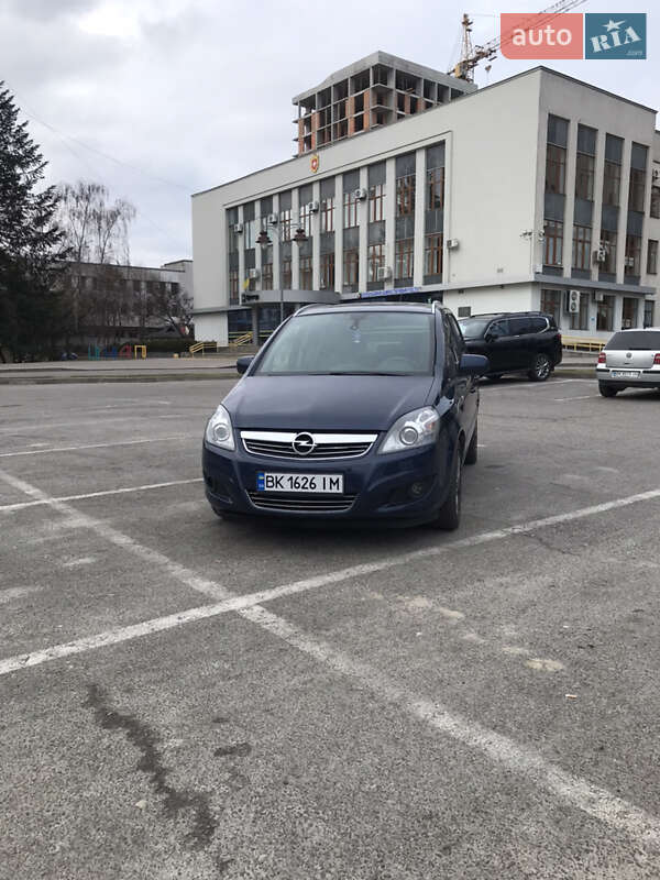 Минивэн Opel Zafira 2011 в Ровно