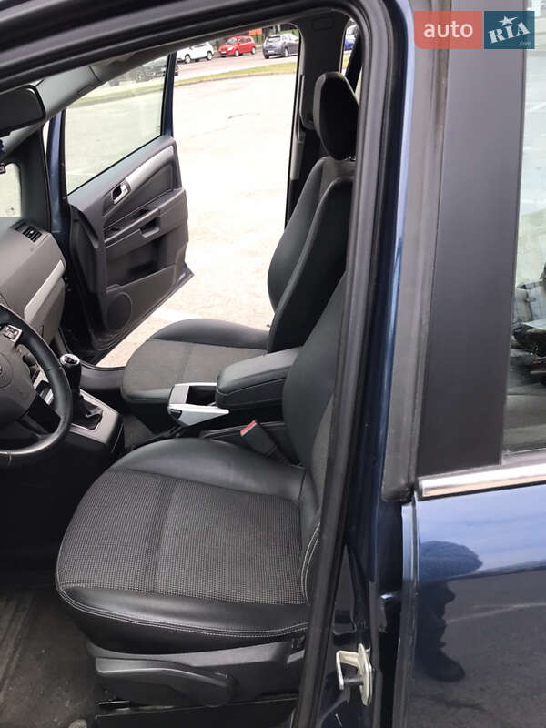 Минивэн Opel Zafira 2011 в Ровно