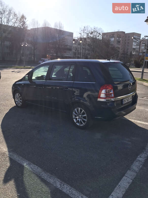 Минивэн Opel Zafira 2011 в Ровно
