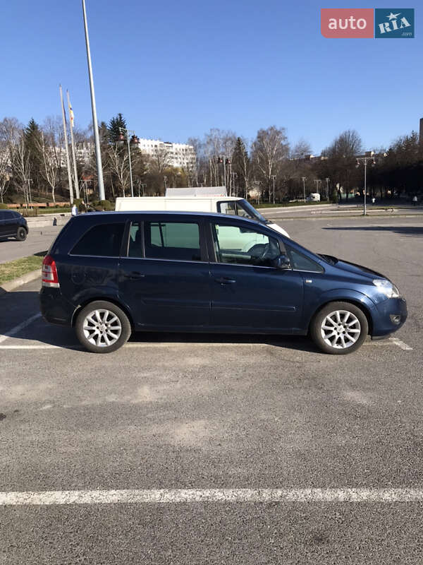 Минивэн Opel Zafira 2011 в Ровно