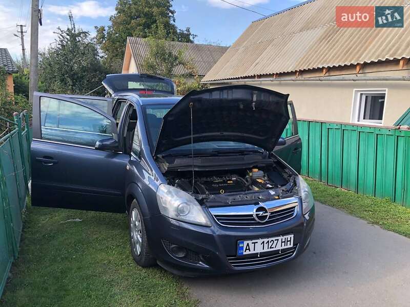 Мінівен Opel Zafira 2008 в Івано-Франківську