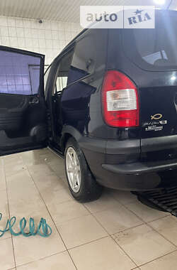 Минивэн Opel Zafira 2003 в Самборе