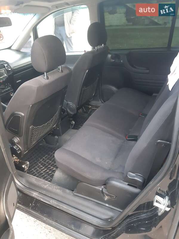 Минивэн Opel Zafira 2002 в Киеве