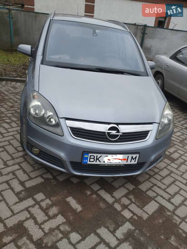 Минивэн Opel Zafira 2005 в Ровно