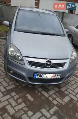 Минивэн Opel Zafira 2005 в Ровно