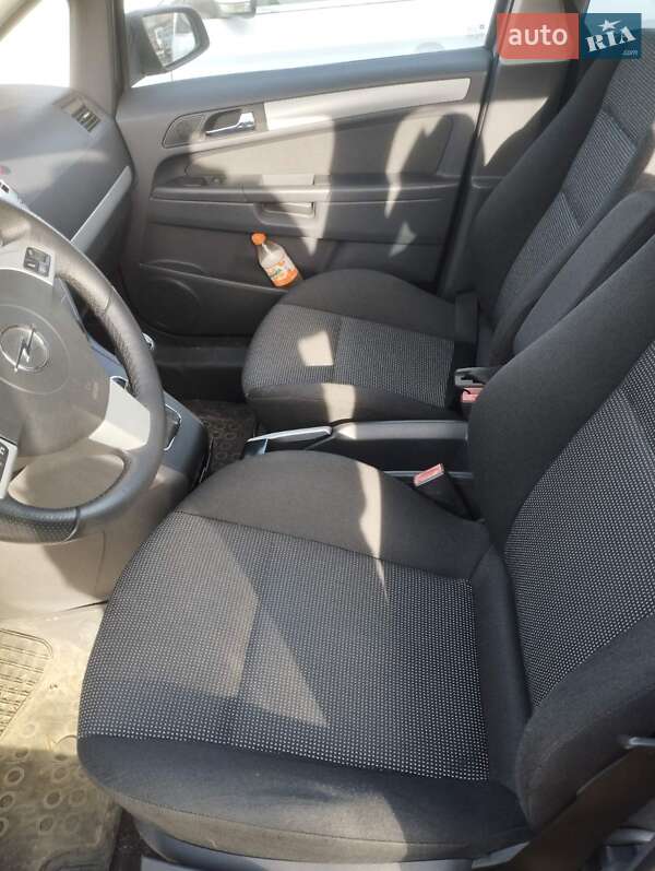 Минивэн Opel Zafira 2005 в Ровно