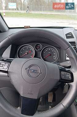 Минивэн Opel Zafira 2011 в 