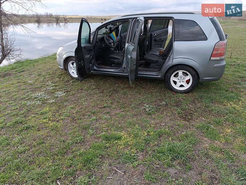 Мінівен Opel Zafira 2005 в Снігурівці