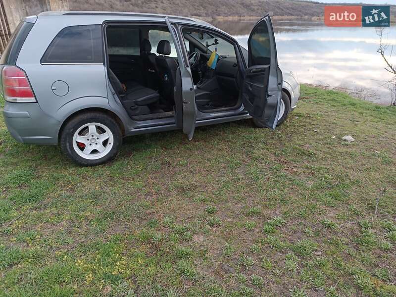 Мінівен Opel Zafira 2005 в Снігурівці