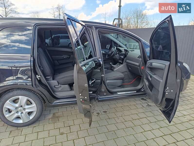 Мінівен Opel Zafira 2010 в Івано-Франківську