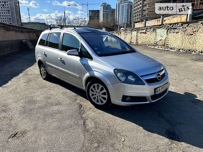 Минивэн Opel Zafira 2007 в Киеве