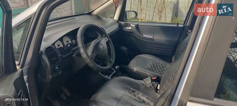 Минивэн Opel Zafira 2002 в Каменском