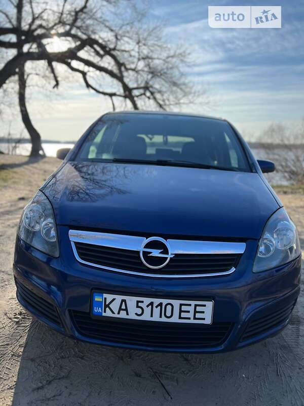 Минивэн Opel Zafira 2008 в Запорожье