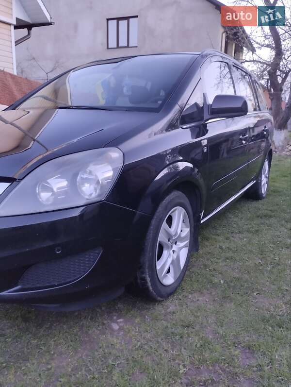 Мінівен Opel Zafira 2010 в Надвірній