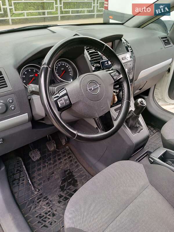 Минивэн Opel Zafira 2011 в Харькове