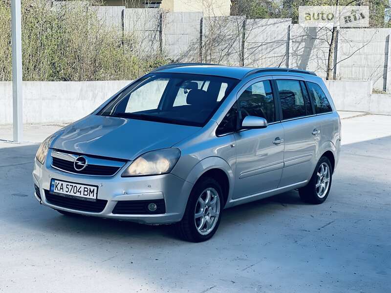 Минивэн Opel Zafira 2006 в Киеве