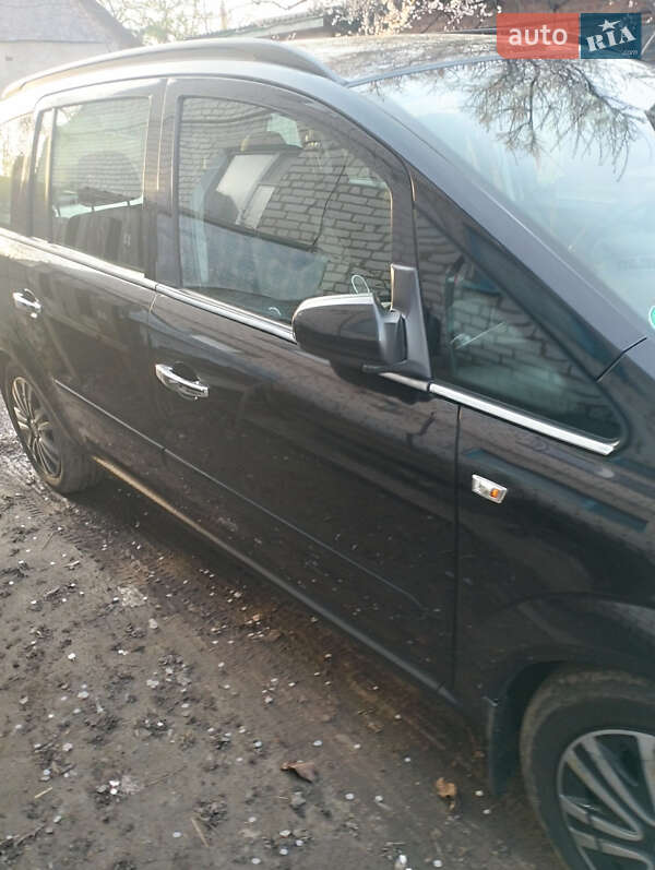 Минивэн Opel Zafira 2005 в Чуднове