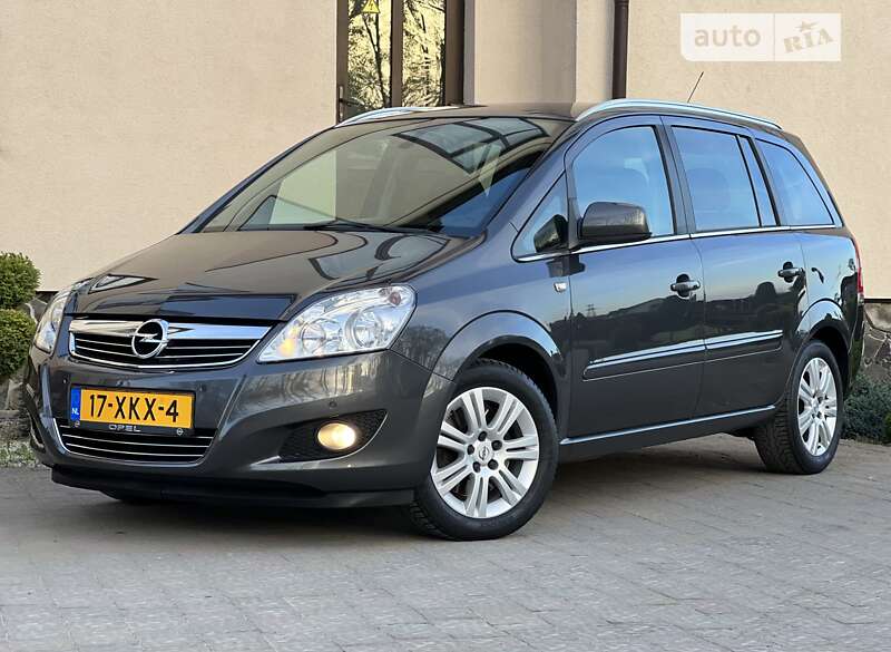 Біреуі қолдау тобын трахает