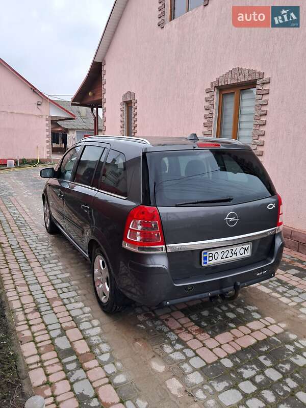 Минивэн Opel Zafira 2010 в Чорткове