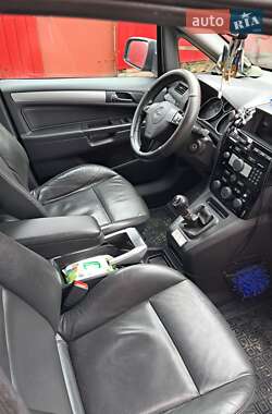 Минивэн Opel Zafira 2010 в 