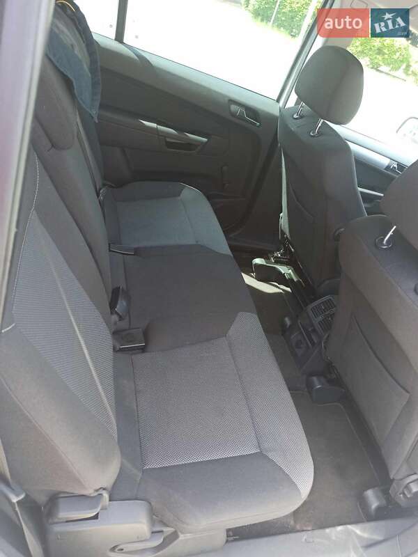 Минивэн Opel Zafira 2010 в Черкассах