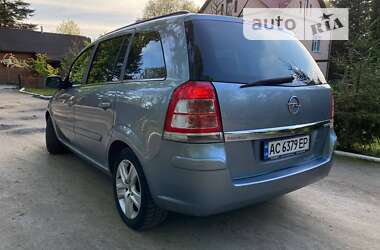 Минивэн Opel Zafira 2010 в Гайсине