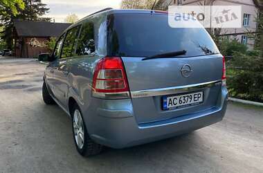 Минивэн Opel Zafira 2010 в Гайсине