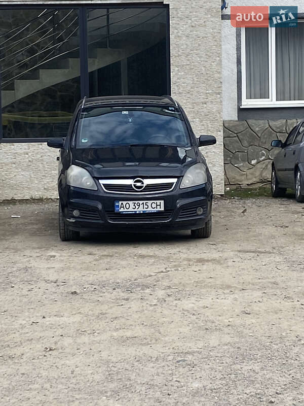 Минивэн Opel Zafira 2007 в Межгорье