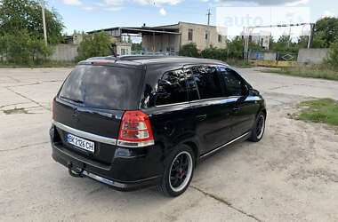 Минивэн Opel Zafira 2008 в Вараше