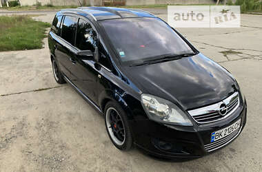 Минивэн Opel Zafira 2008 в Вараше