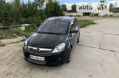 Минивэн Opel Zafira 2008 в Вараше